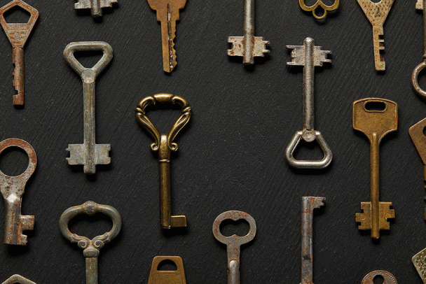 چگونه در یک رابطه احساس کافی بودن داشته باشیم؟ 15 نکته کلیدی